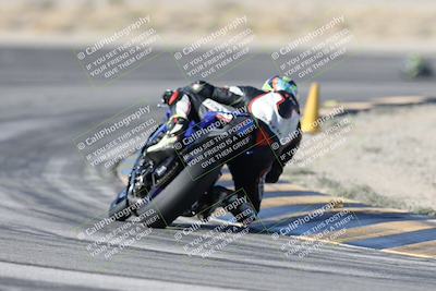 media/Dec-01-2025-Moto Forza (Mon) [[2daa91e15f]]/1-Advanced Group/Session 2 Turn 11 Backside/